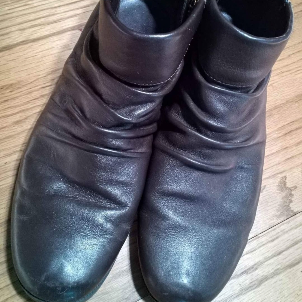 Women's Black Leather Ankle Boots by Liz Baker, Size 10, Low Cut with Zipper
